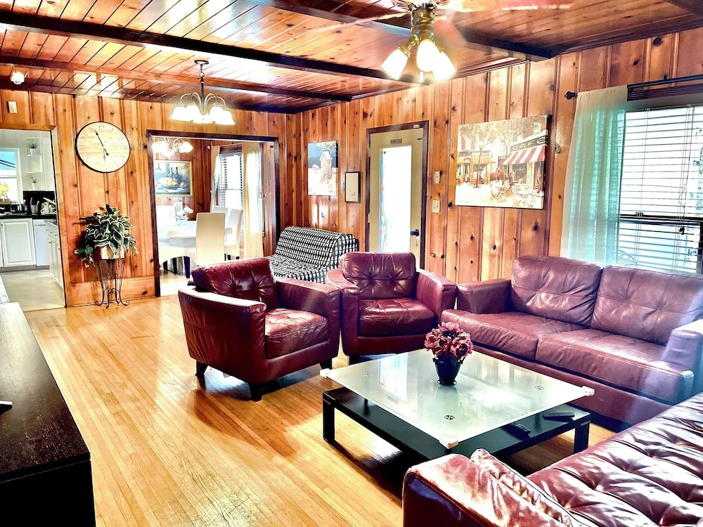 photo 1 of 4BR, 4BA House Beach, Entertainment, Nightlife