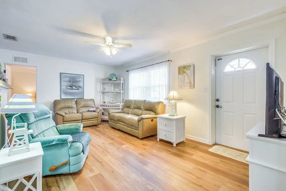photo 1 of 1 Mi to Anna Maria Island: Pet-friendly Retreat