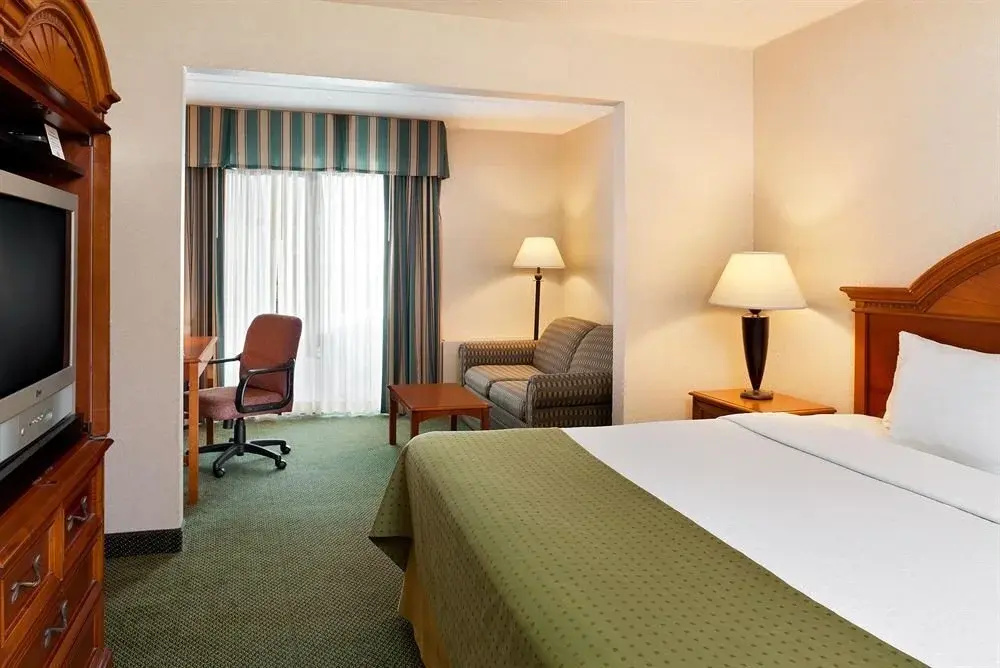photo 1 of Holiday Inn Hotel & Suites Bettendorf