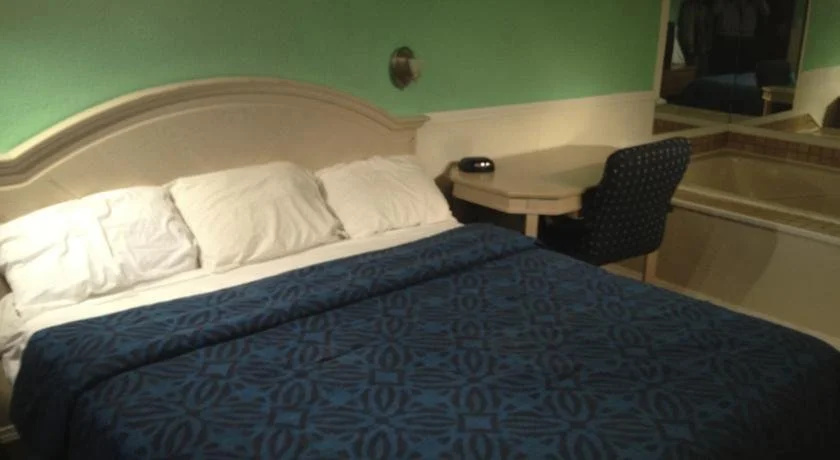 photo 1 of Hometown Inn Fort Wayne