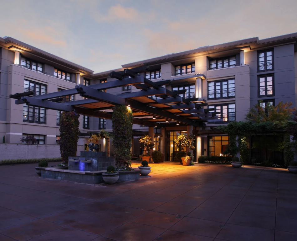 photo 1 of Bellevue Club Hotel