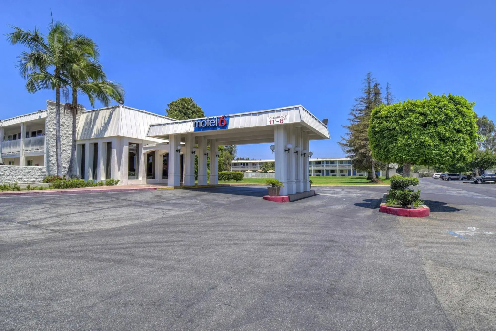 photo 1 of Motel 6 Claremont, CA