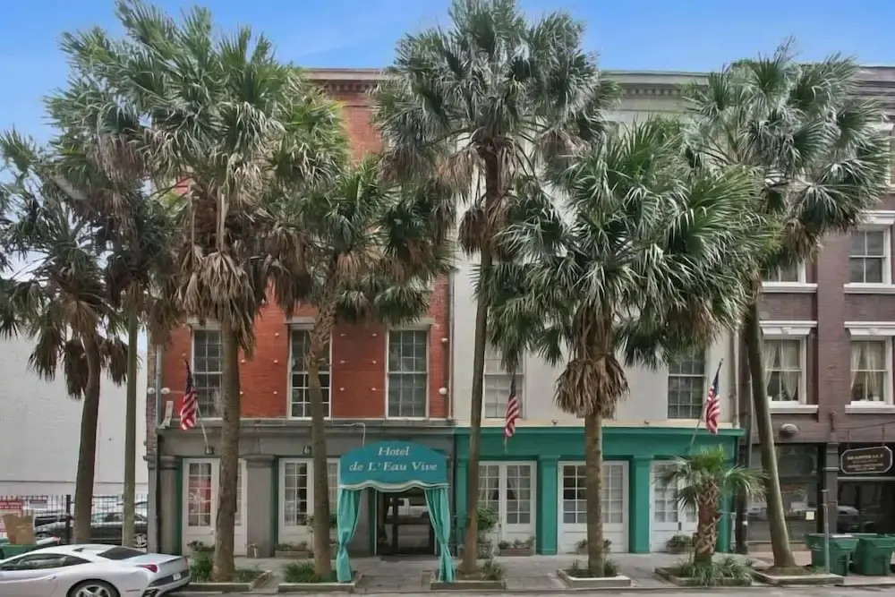 photo 1 of Hotel de L'Eau Vive
