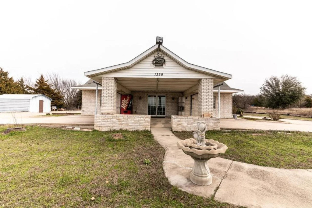 photo 1 of OYO Hotel Decatur TX Hwy 287 Northwest