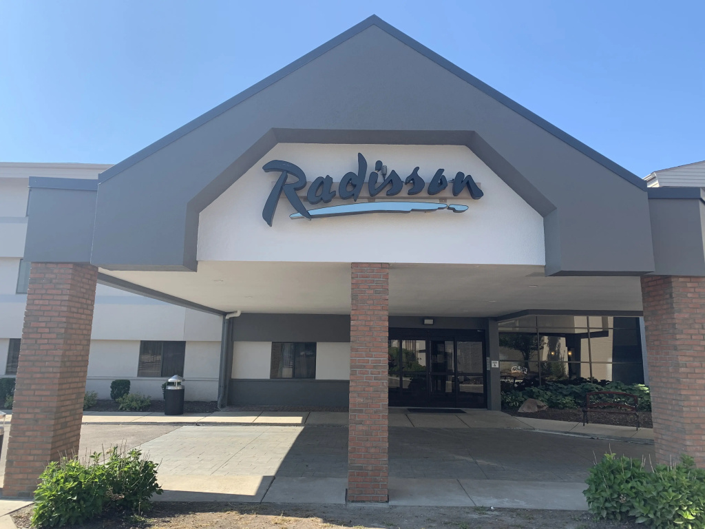 photo 1 of Radisson Hotel Detroit-Farmington Hills