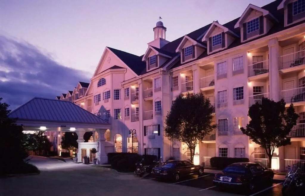 photo 1 of Hotel Grand Victorian