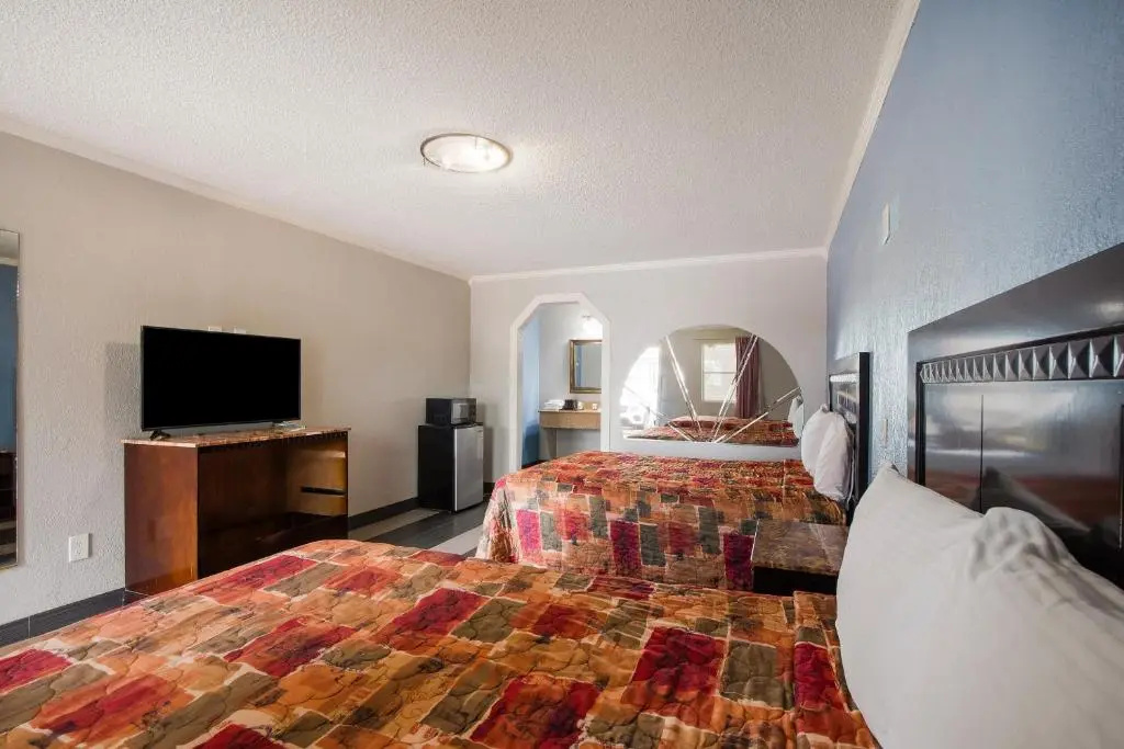 photo 1 of OYO Hotel Houston I-69 & I-610