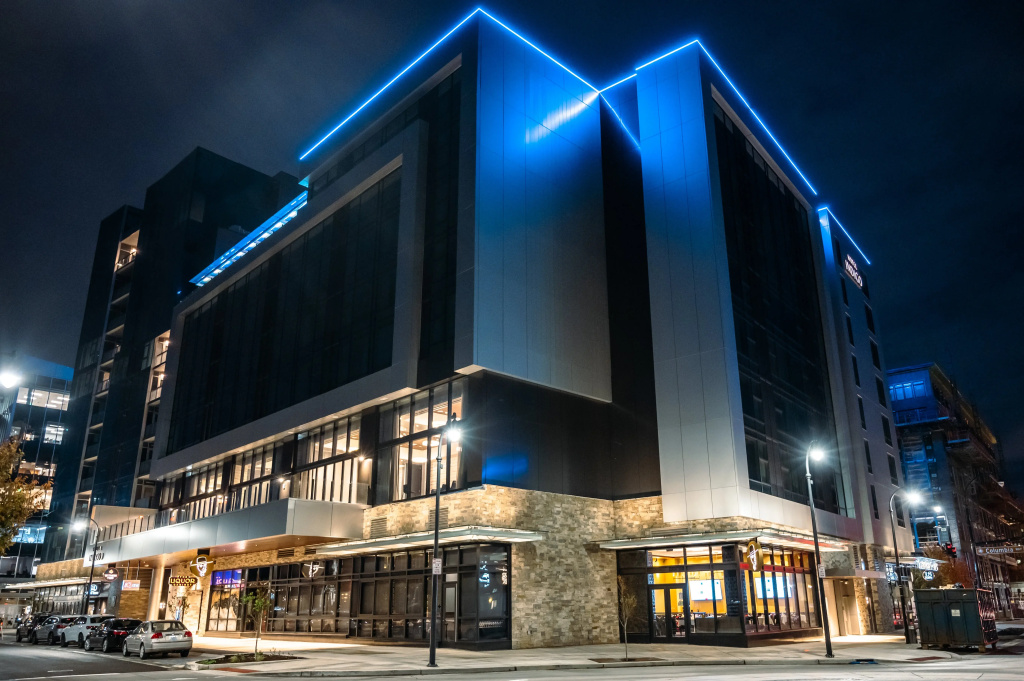 photo 1 of Hotel Indigo Vancouver Dwtn – Portland Area by IHG