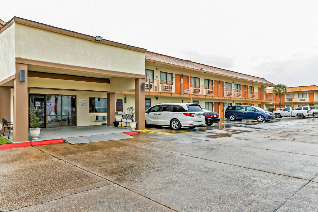 photo 1 of OYO Hotel Lake Charles Hwy 10