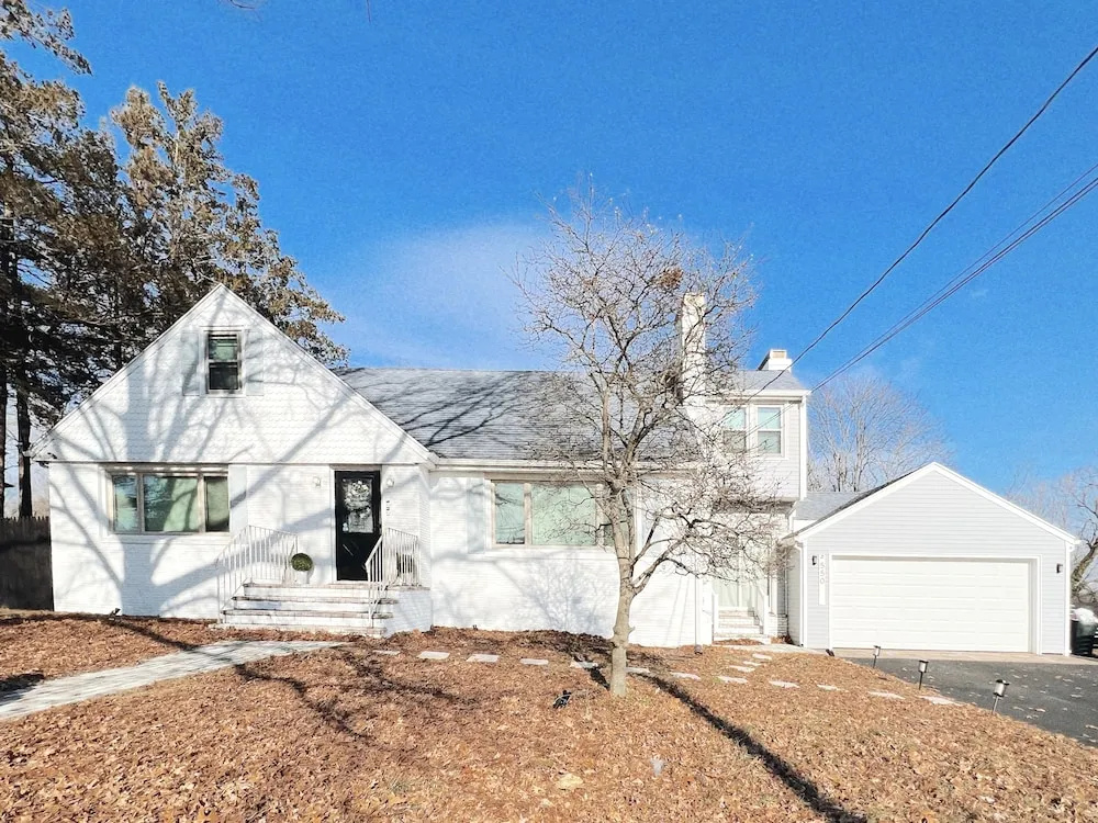 photo 1 of House on Fort Hale