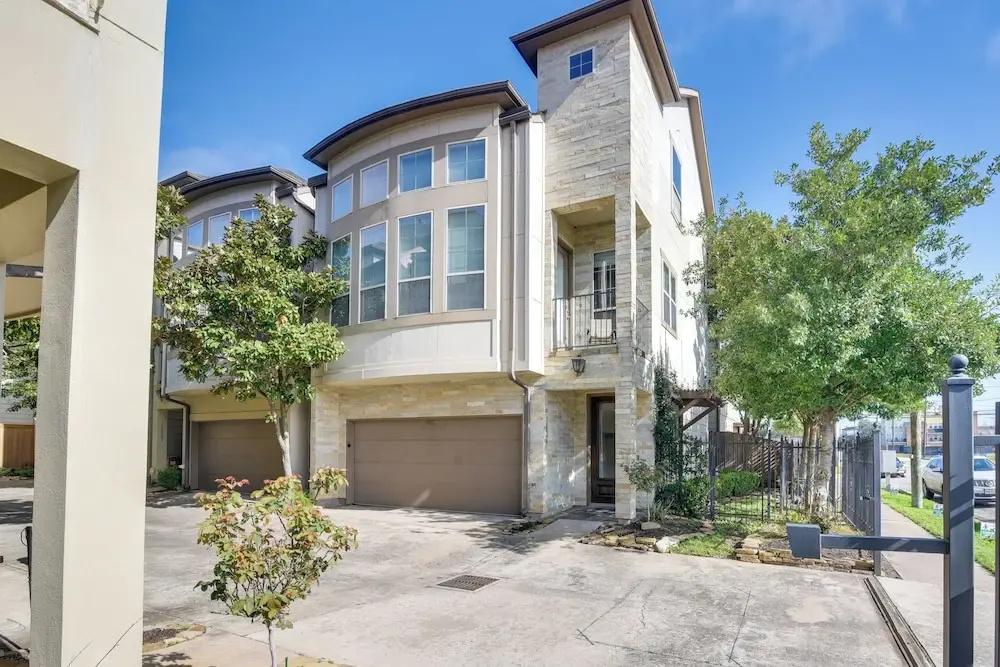 photo 1 of Dtwn Houston Home Near Stadiums: WFH Friendly!