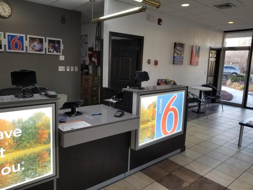 photo 1 of Motel 6 Lawrenceville, NJ
