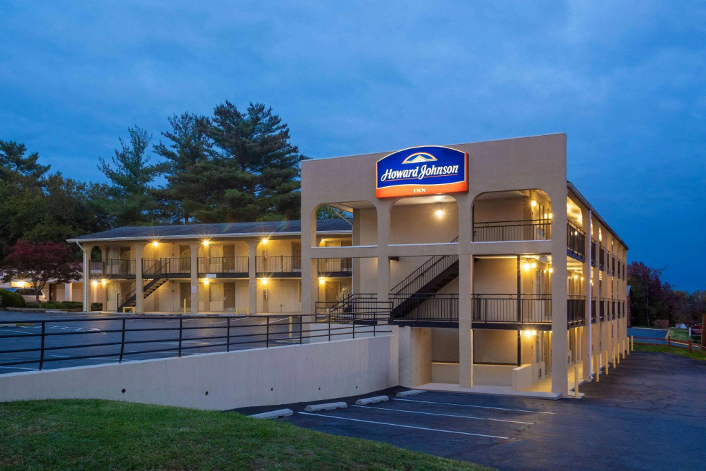 photo 1 of Howard Johnson by Wyndham College Park
