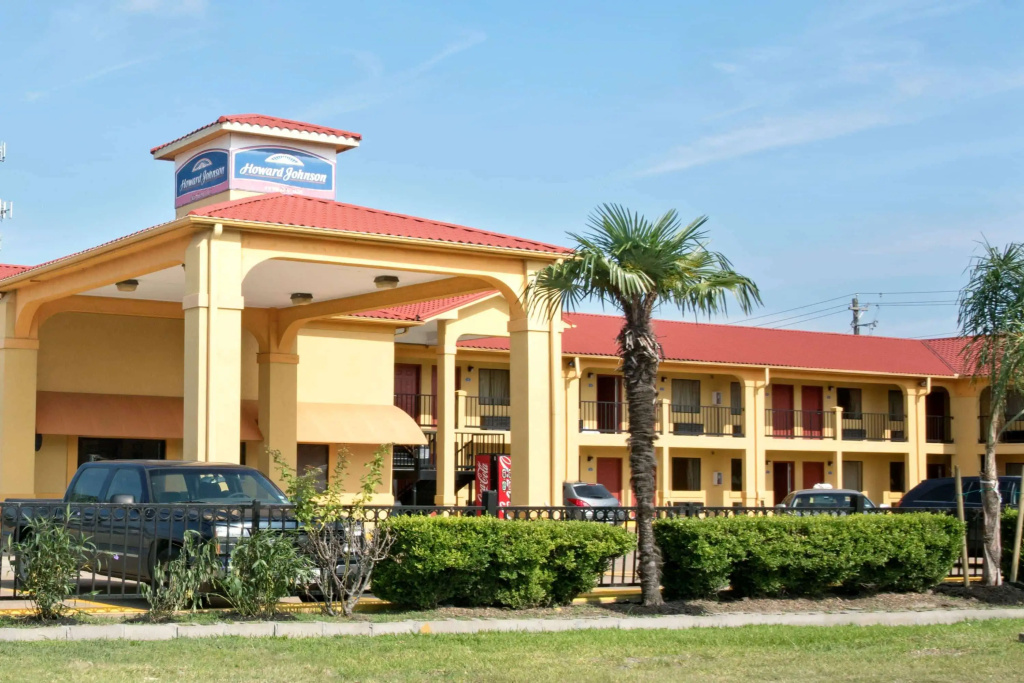 photo 1 of Howard Johnson by Wyndham Houston Heights/Downtown
