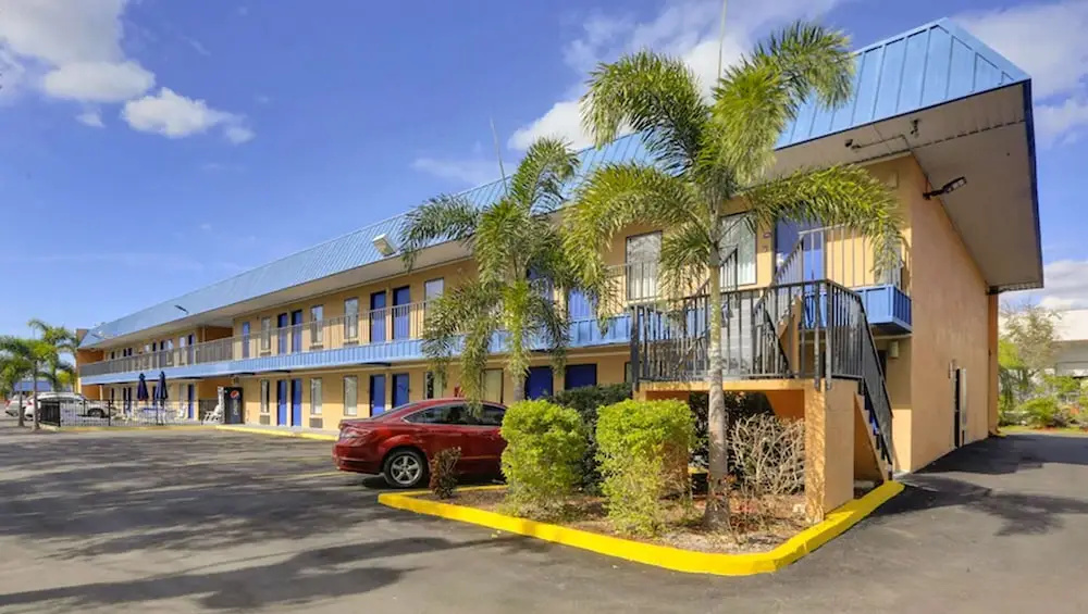 photo 1 of Howard Johnson Express Inn