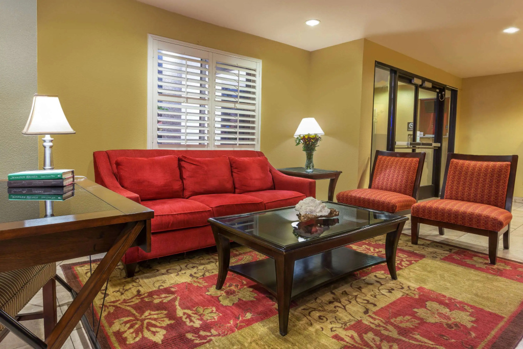 photo 1 of Howard Johnson Express Inn Grand Prairie Lone Star Park