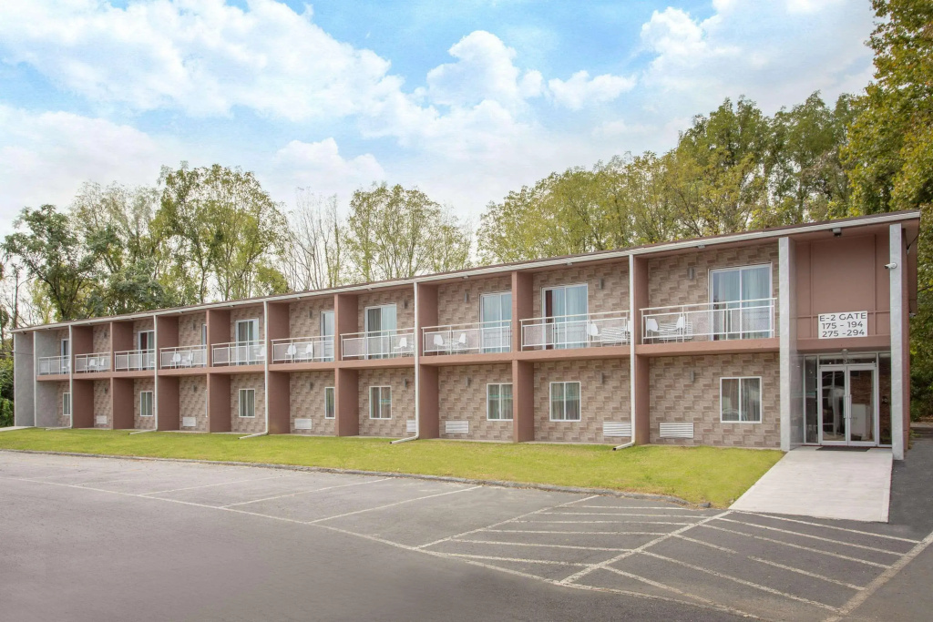photo 1 of Howard Johnson by Wyndham Harrisburg