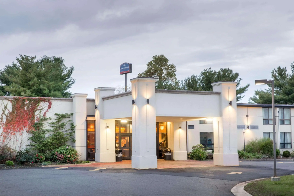 photo 1 of The Crossroads Inn