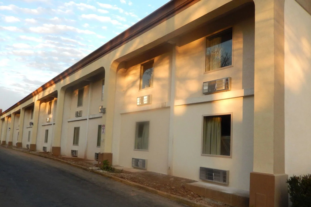 photo 1 of Red Roof Inn Warrenton