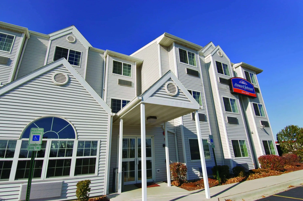 photo 1 of Red Lion Inn & Suites Elk Grove Village