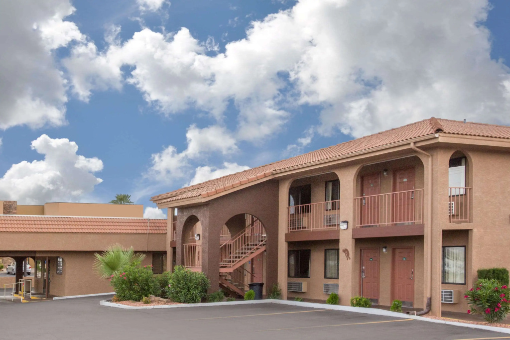 photo 1 of Howard Johnson Hotel & Suites by Wyndham St. George