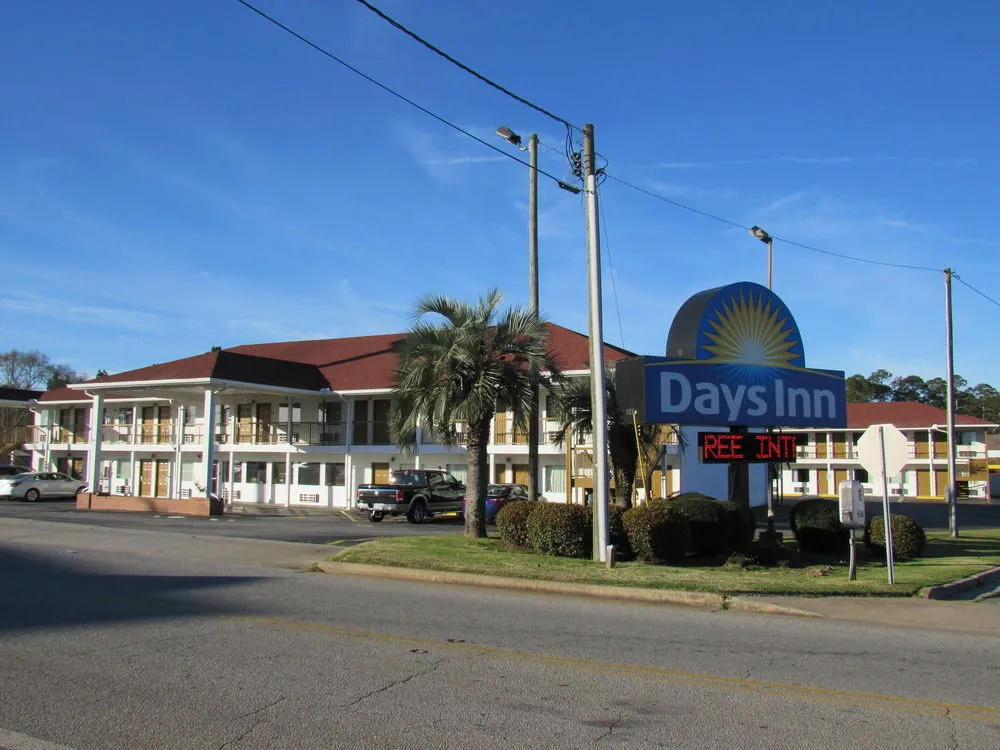 photo 1 of Howard Johnson Inn Ashburn