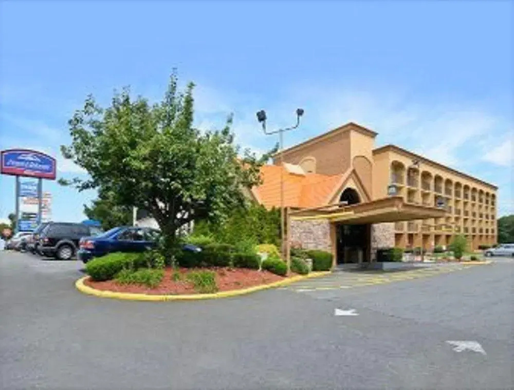 photo 1 of Howard Johnson by Wyndham Clifton NJ