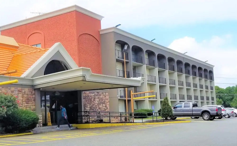 photo 1 of Howard Johnson by Wyndham Clifton NJ