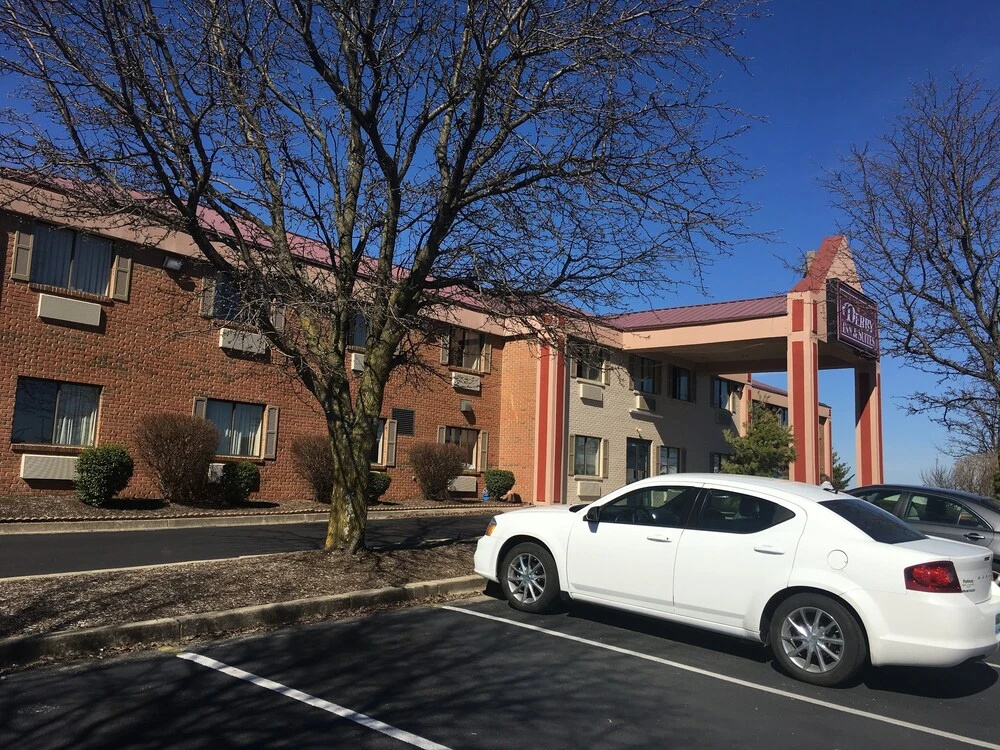 photo 1 of Howard Johnson Inn Nicholasville/Lexington