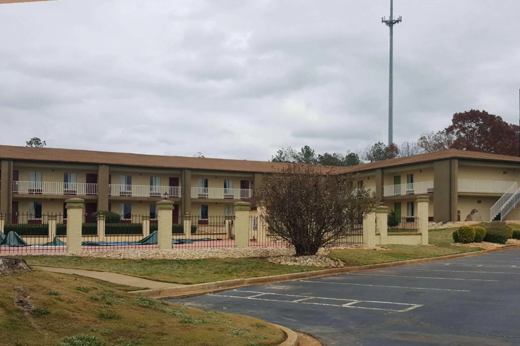 photo 1 of Studio 6 Stockbridge, GA - Hwy 138 W