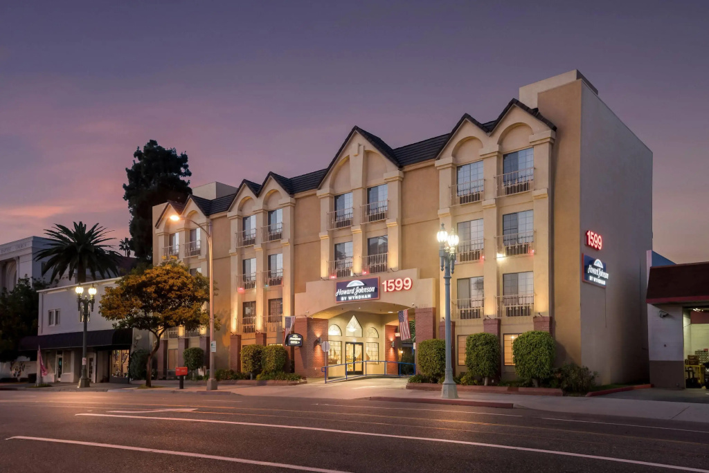 photo 1 of Howard Johnson by Wyndham Pasadena