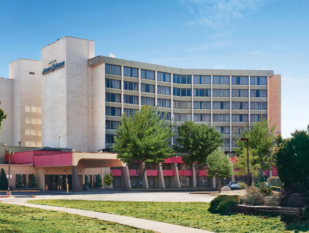 photo 1 of 堪萨斯城豪生广场会议中心酒店(Howard Johnson Plaza Kansas City Hotel & Conference Center)