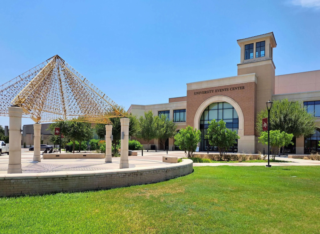 photo 1 of Howard Johnson by Wyndham San Marcos