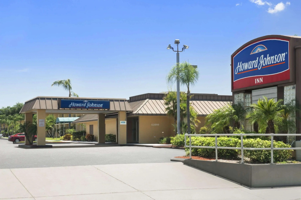 photo 1 of Howard Johnson by Wyndham Winter Haven FL
