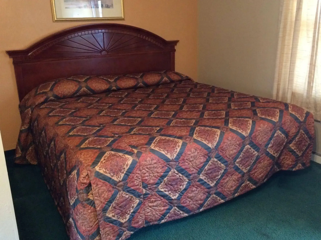 photo 1 of Howard's Motel