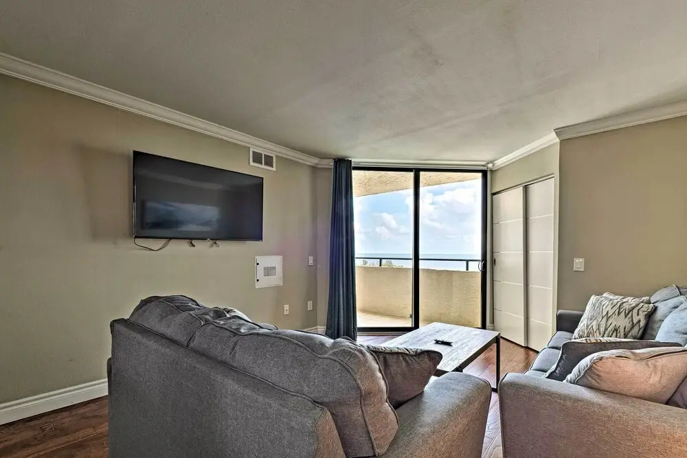 photo 1 of Private Beach Access: Hudson Resort Condo!