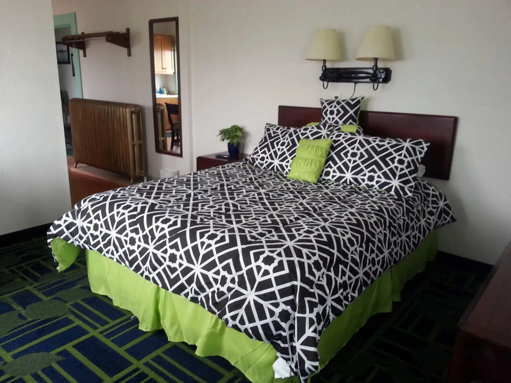 photo 1 of Hunters Hot Springs Resort
