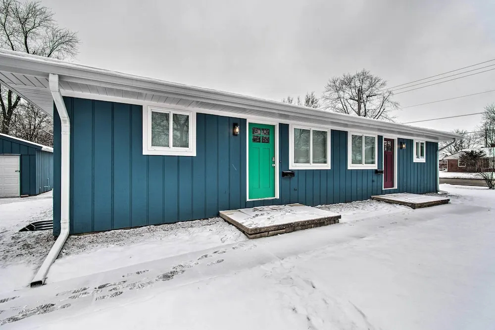 photo 1 of Ideally Located House - 9 Mi From Route 66!