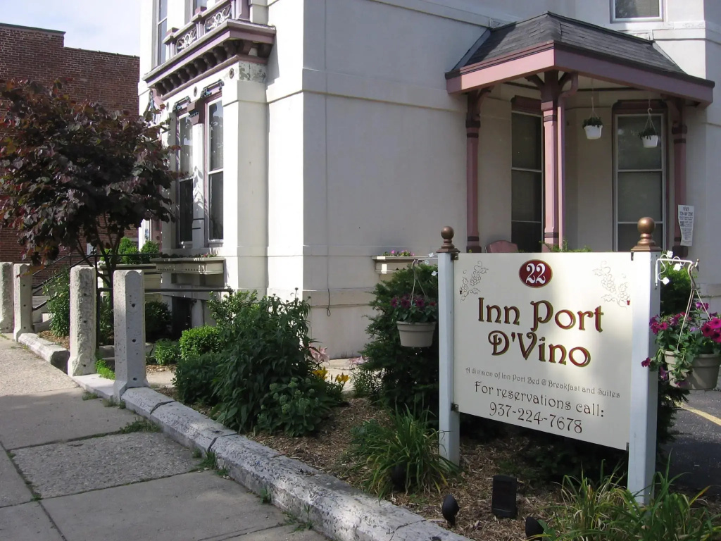 photo 1 of Inn Port Lodging