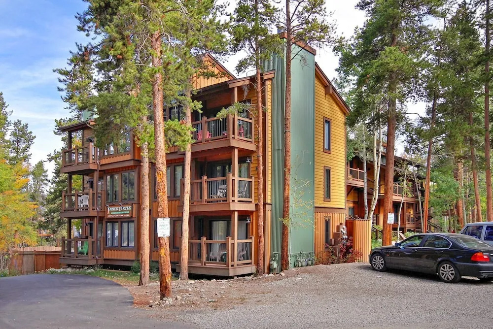 photo 1 of Inner Circle 3 1 Bedroom Condo by RedAwning