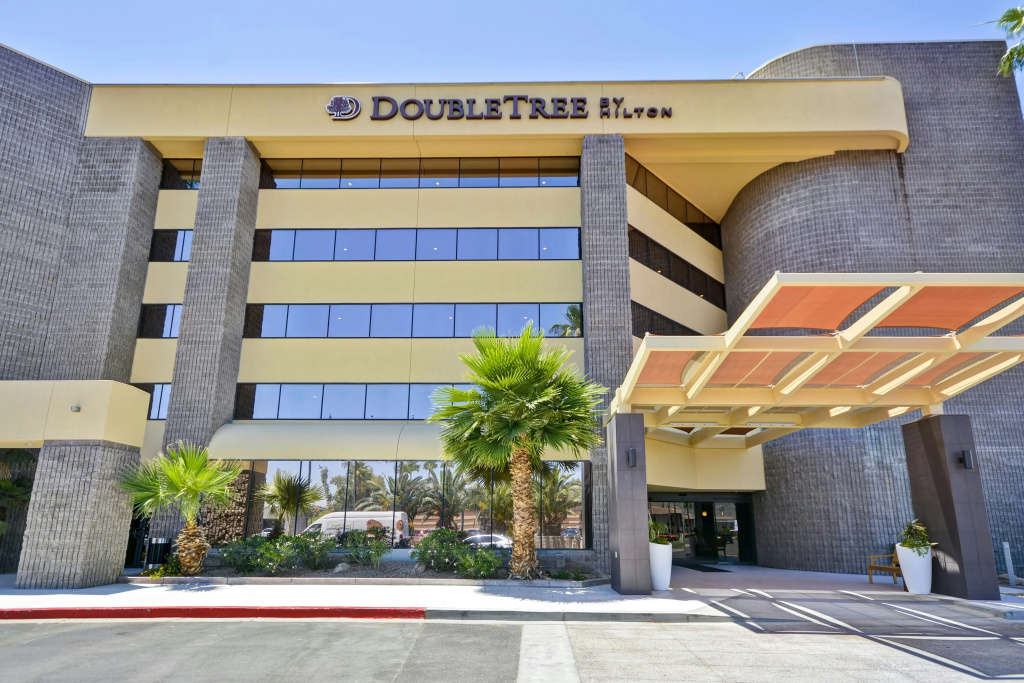 photo 1 of DoubleTree by Hilton Phoenix North