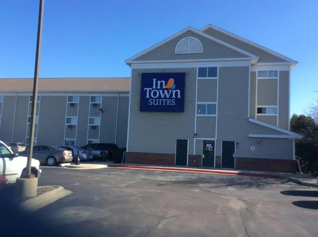 photo 1 of InTown Suites Extended Stay Chicago IL - Elk Grove/O'Hare
