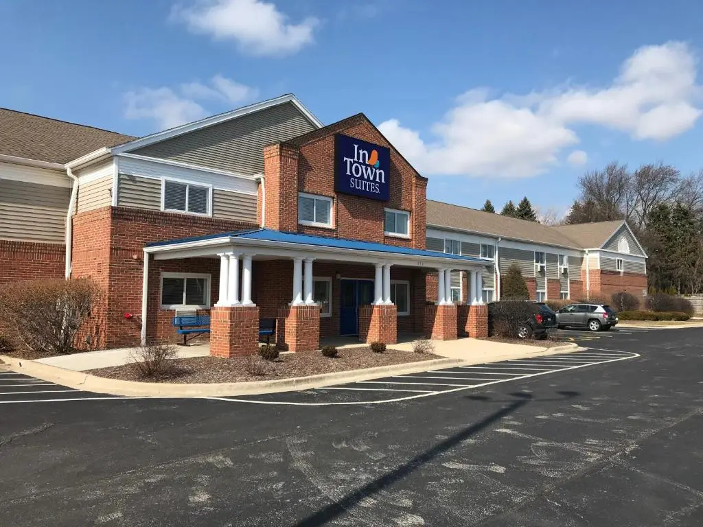 photo 1 of InTown Suites Extended Stay Chicago IL - Oakbrook