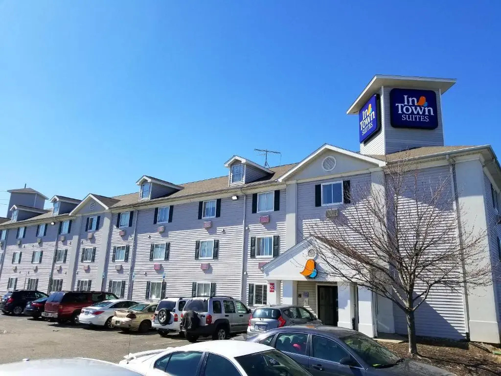 photo 1 of InTown Suites Extended Stay Indianapolis IN - College Park/Michigan Road