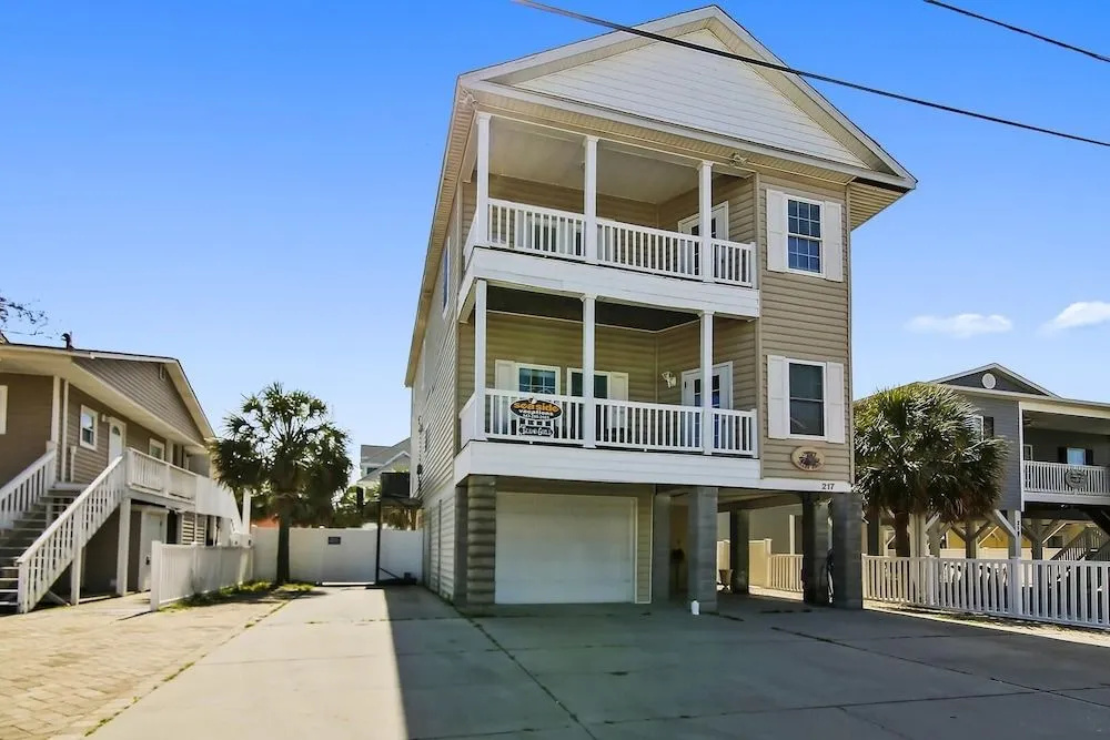 photo 1 of Island Girls House 217 - 6 Br Home