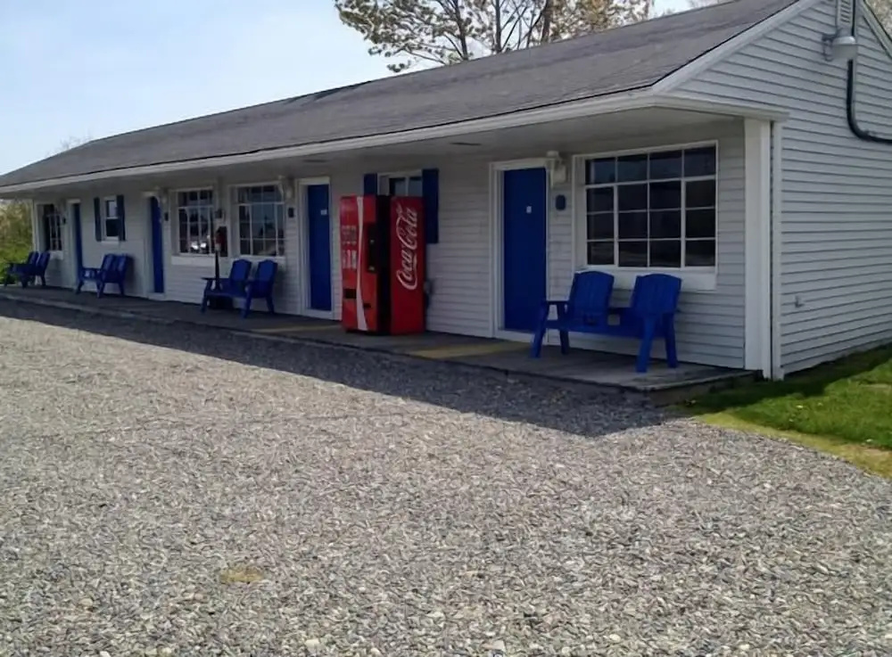 photo 1 of Isleview Motel and Cottages