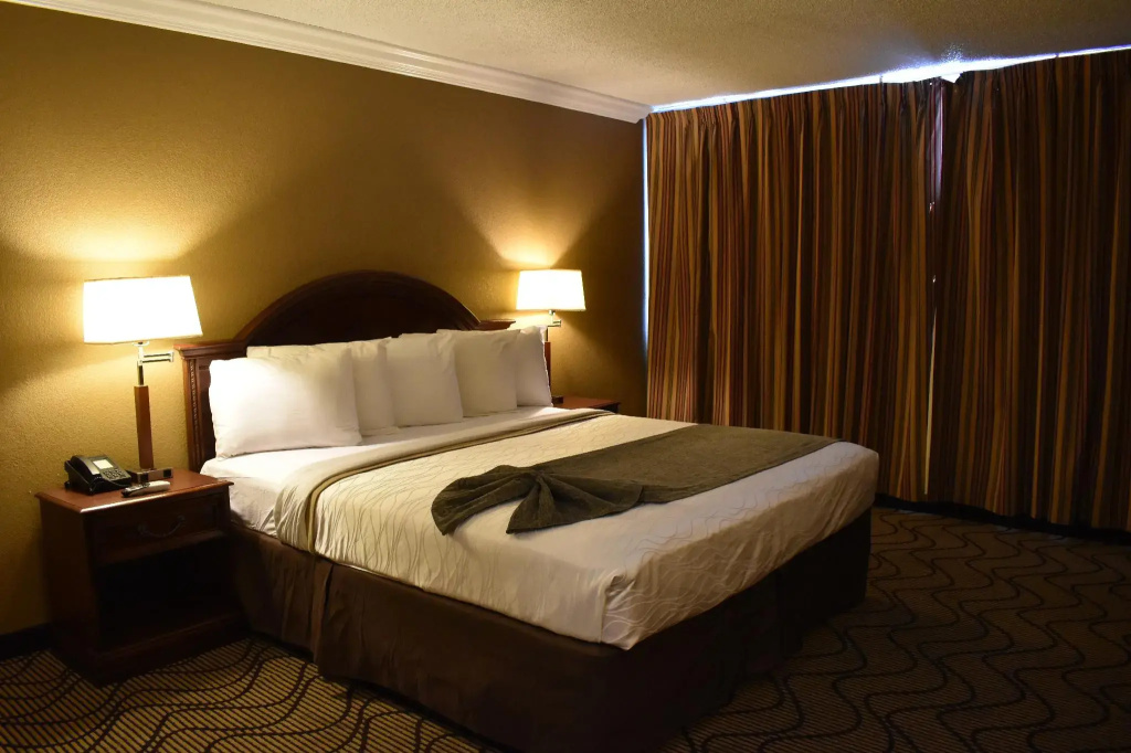 photo 1 of Jack London Inn