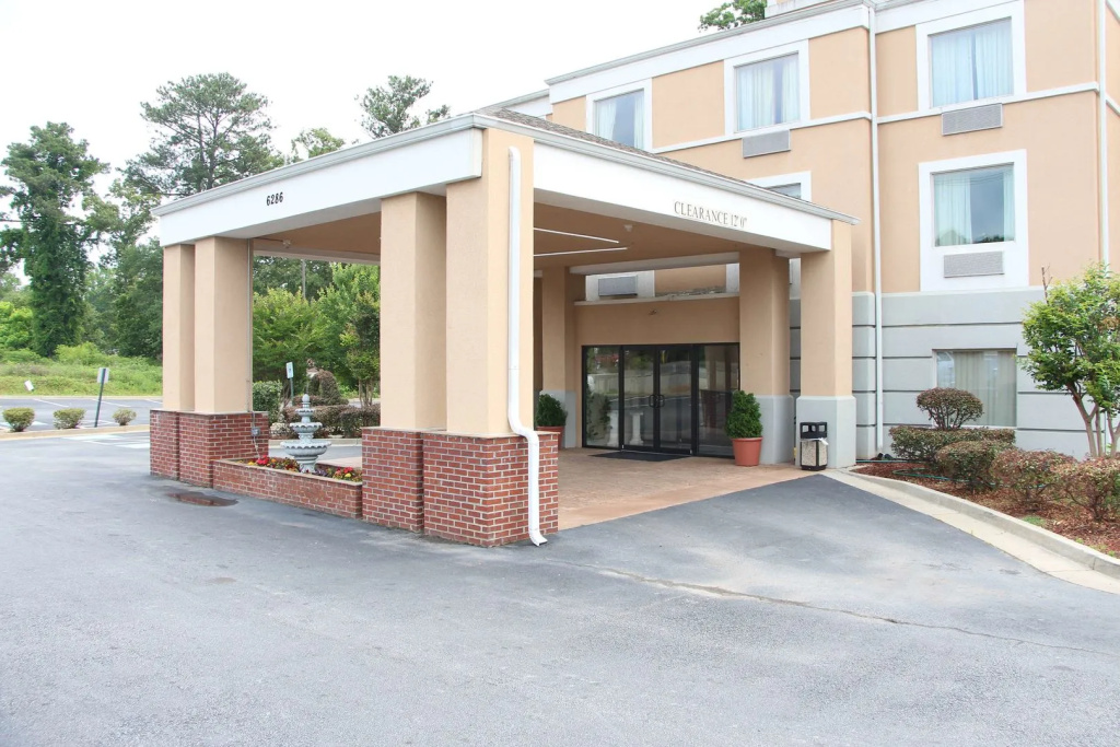 photo 1 of Jameson Inn and Suites Riverdale