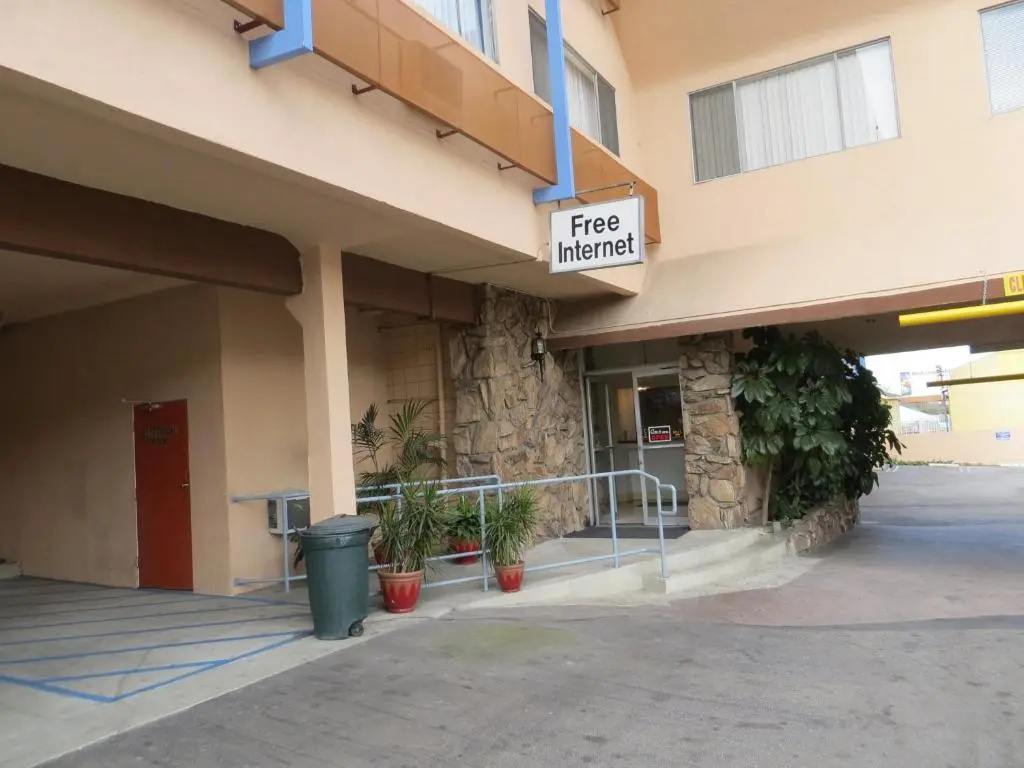 photo 1 of Jet Inn