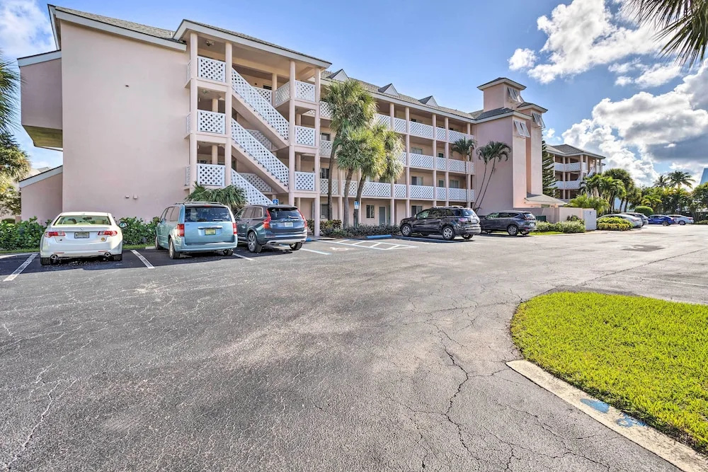 photo 1 of Jupiter Bay Condo w/ Pool < Half Mile to Beach!